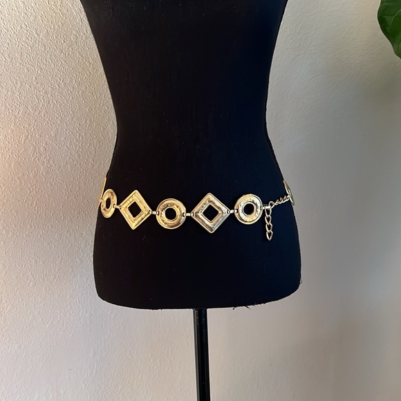 ESCADA Women’s Designer Elegant Vintage Gilded Gold Geometric Belt Made in Spain - Picture 7 of 16